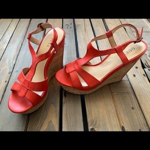 GUESS | Size 11M | 6in Cork & Pleather Wedge!